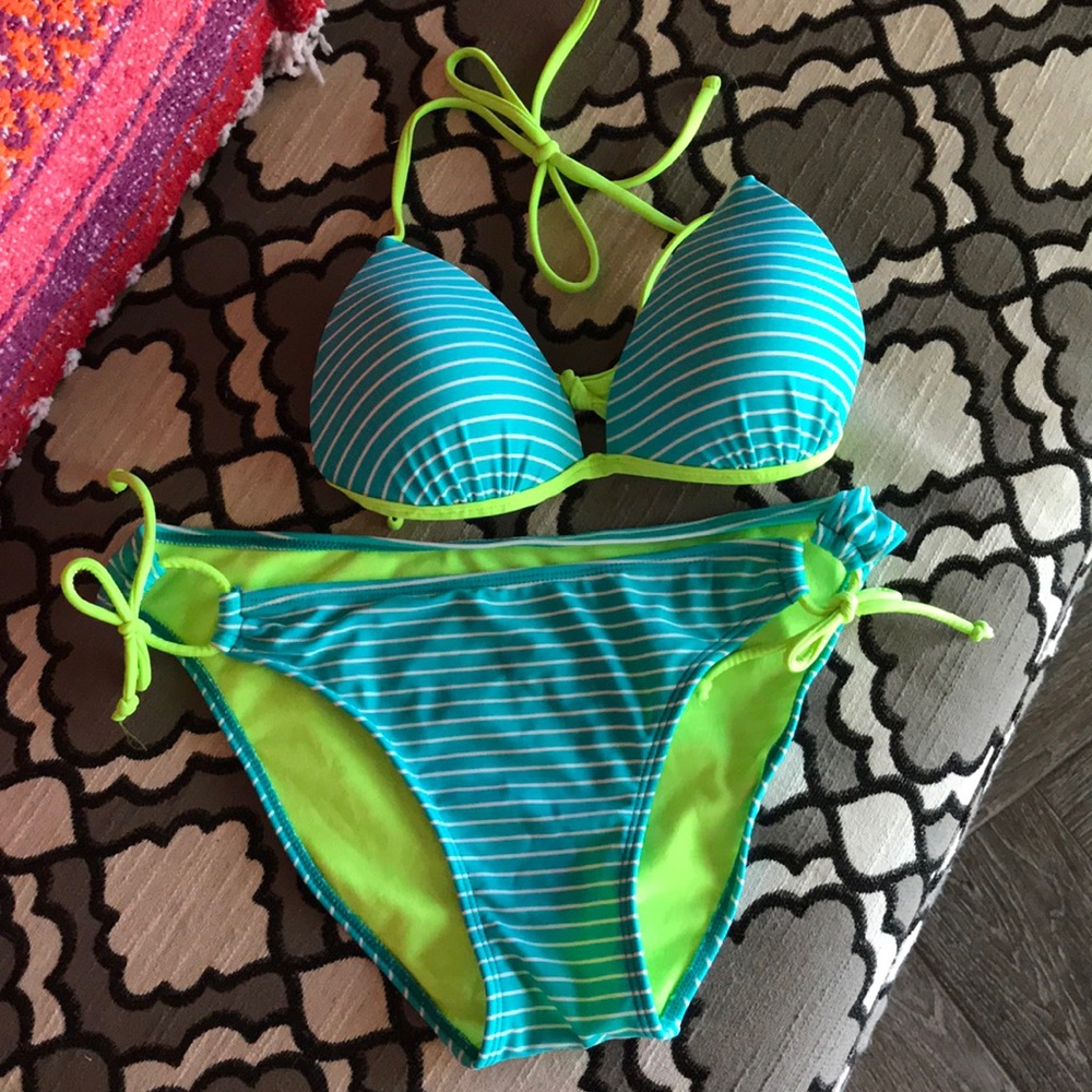 Striped bikini set